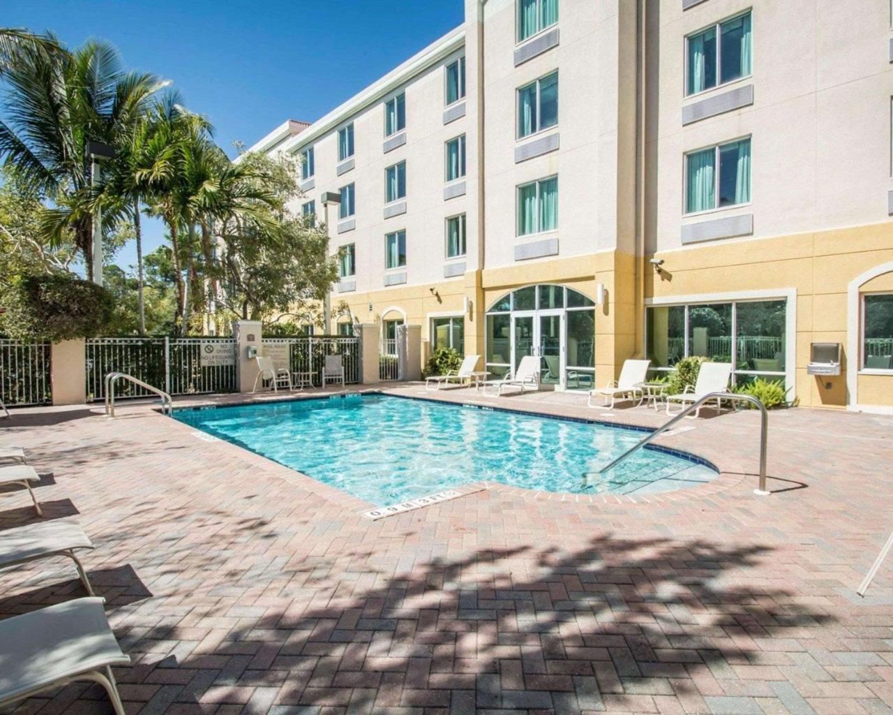 Comfort Inn & Suites Jupiter I-95 Exterior photo