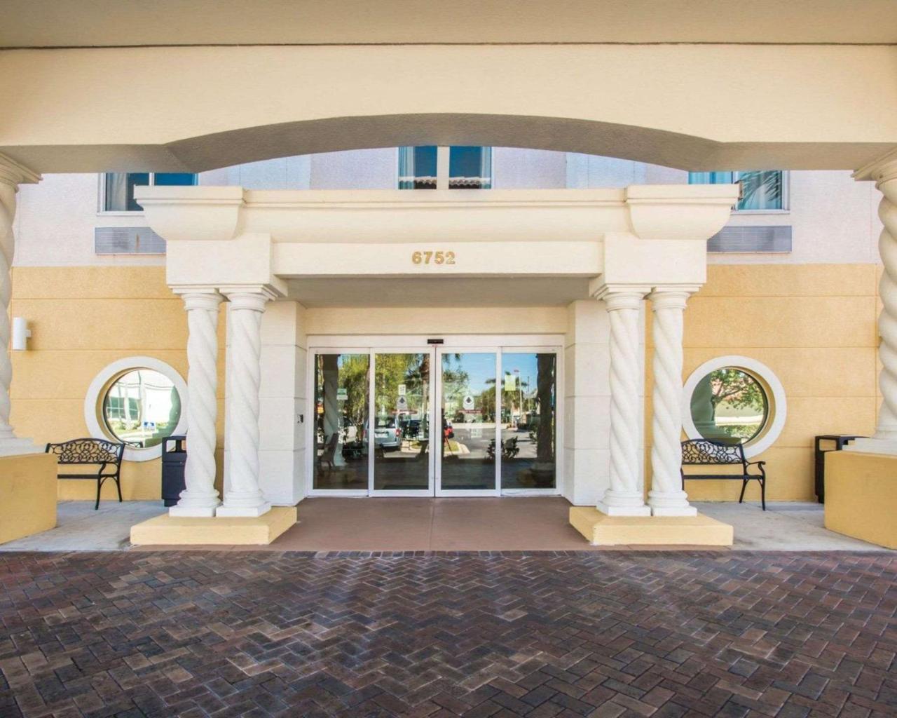 Comfort Inn & Suites Jupiter I-95 Exterior photo