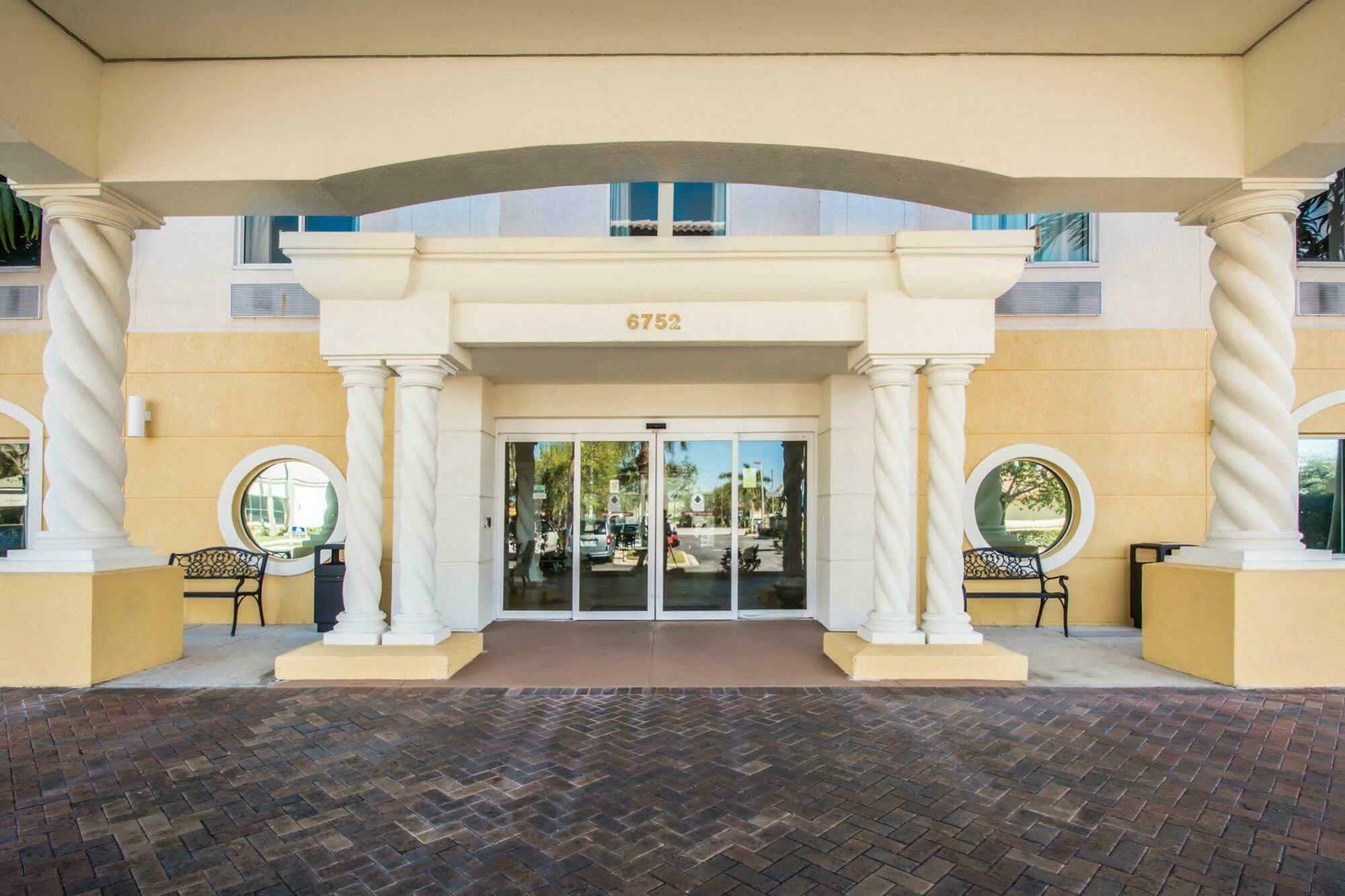 Comfort Inn & Suites Jupiter I-95 Exterior photo